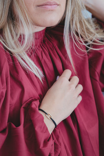 Bracelet ancre en cordon noir avec pendentif ancre dorée plaqué or