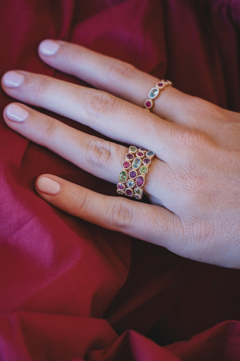 Bague dorée La Grande Capri, anneau ajouré serti de pierres multicolores