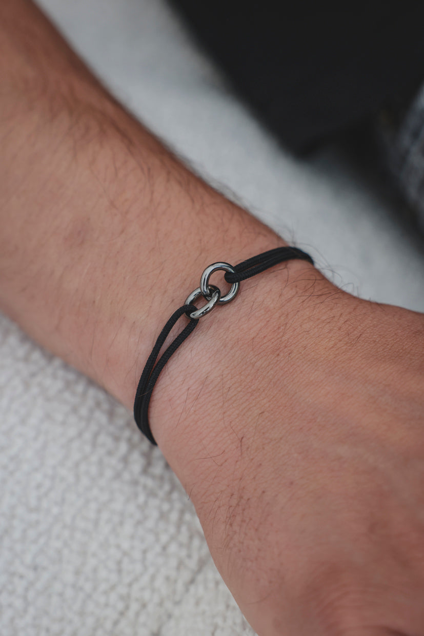Bracelet alliance argent 925 rhodié avec cordon paracorde noir et anneau torsadé