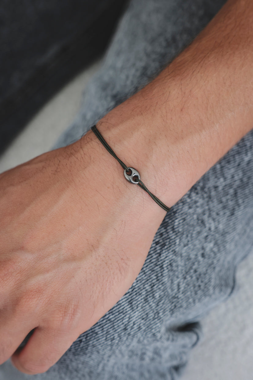 Bracelet Moka en argent 925 rhodié, corde noire, fermoir ovale argent sur poignet