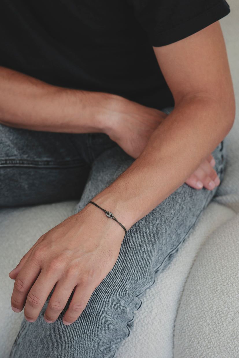 Bracelet Moka en argent 925 rhodié, corde noire, fermoir ovale sur poignet