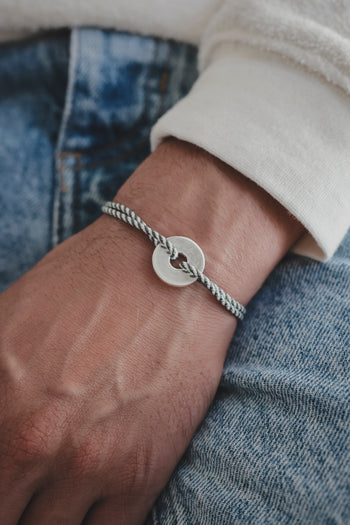Bracelet La Cible en cordon gris-vert et médaillon rond argent 925
