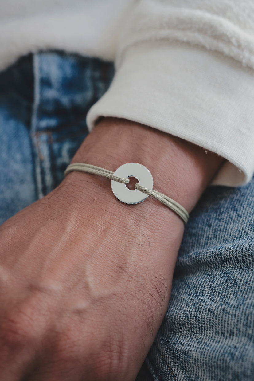 Bracelet La Cible en cordon vert olive clair et médaillon rond argent 925