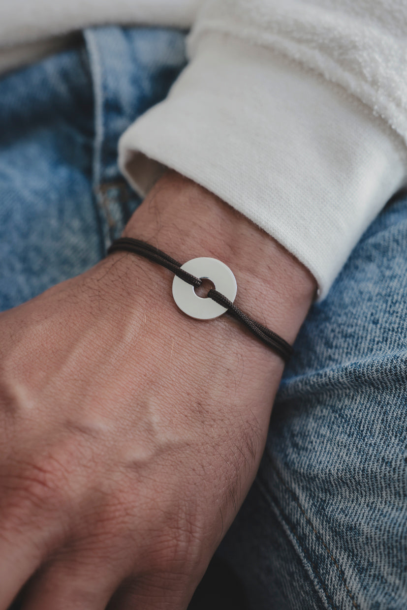 Bracelet La Cible en argent 925, cible ronde et cordon paracorde noir