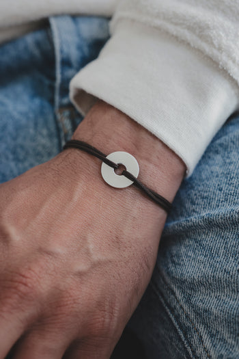 Bracelet La Cible en argent 925, cible ronde et cordon paracorde noir