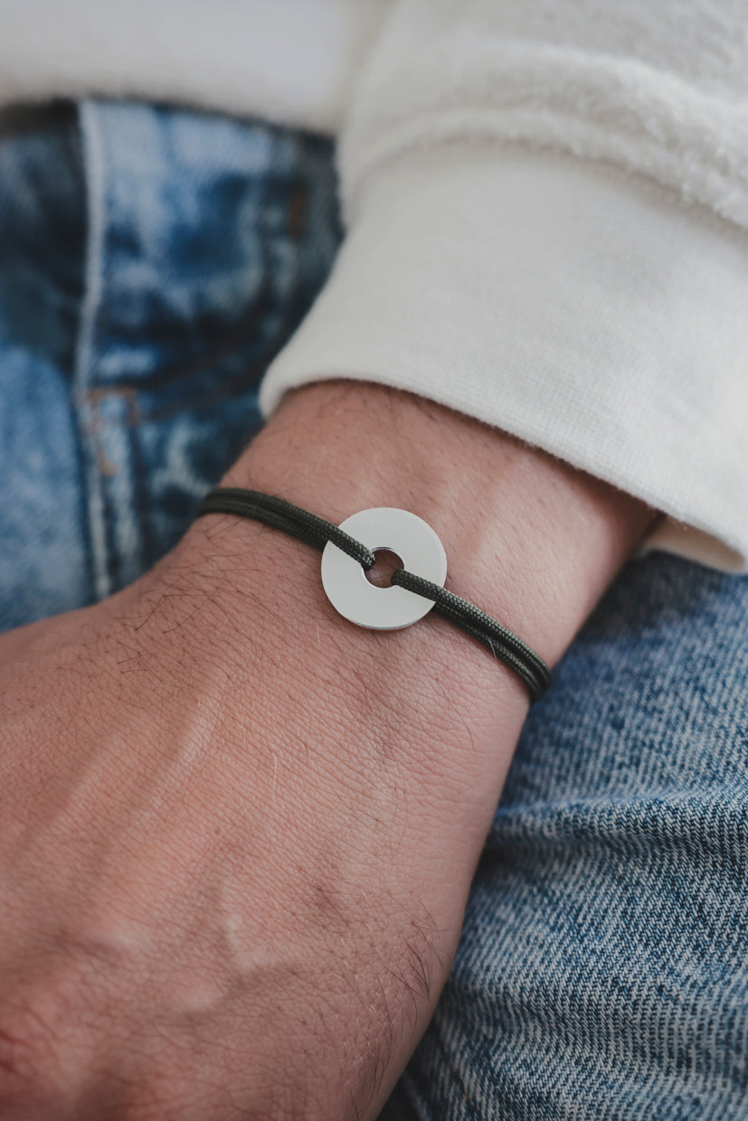 Bracelet La Cible en argent 925, cible ronde et cordon paracorde noir