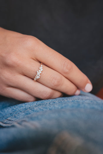 Bague Astre argentée sertie de pierres claires, anneau fin
