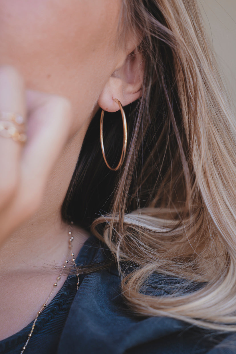 Boucles d’oreilles Aléa : créoles fines dorées