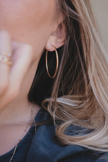 Boucles d’oreilles Aléa : créoles fines dorées